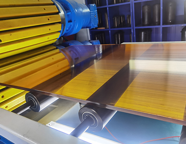 磊硕PEI板材挤出成型设备照片