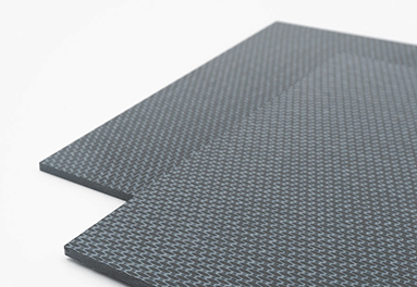 连续碳纤增强热塑性聚醚醚酮（PEEK）层压板具有高比强度、耐高温和良好尺寸稳定性，适用于航空航天、工业结构及高负载应用场景。